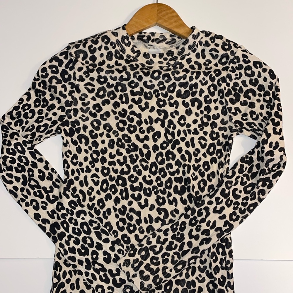 CUTE BLACK AND CREAM LONG SLEEVE TOP, girls XL, stretchy material